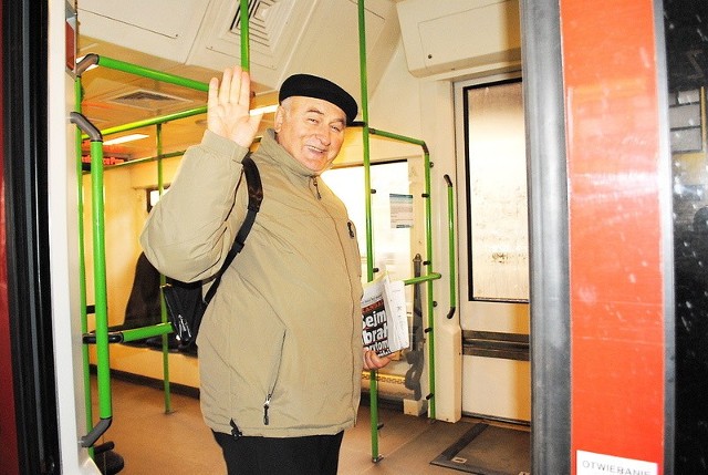 - Kiedyś z dworca wyjeżdżały dziesiątki pociągów, setki pasażerów - dziennikarzowi "Pomorskiej" wspominał na peronie Antoni Bieniaszewski, który odjechał pociągiem do Bydgoszczy