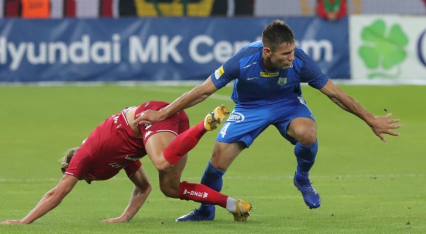 Piłkarzom Widzewa w tym sezonie ambicji i zaangażowania...