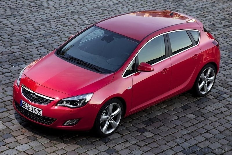 Mariusz Piotrowski posiada auto Opel Astra 1.4 Turbo z 2011...