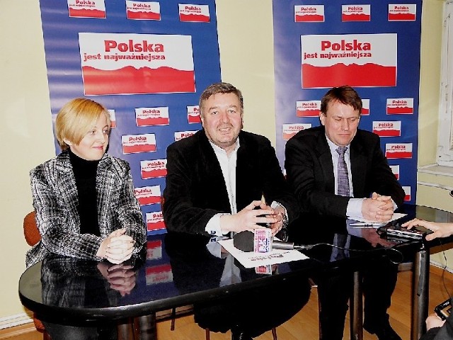 Walory tworzącej się partii zachwalali Magdalena Basińska, poseł Andrzej Wakowiak i Marcin Wroński