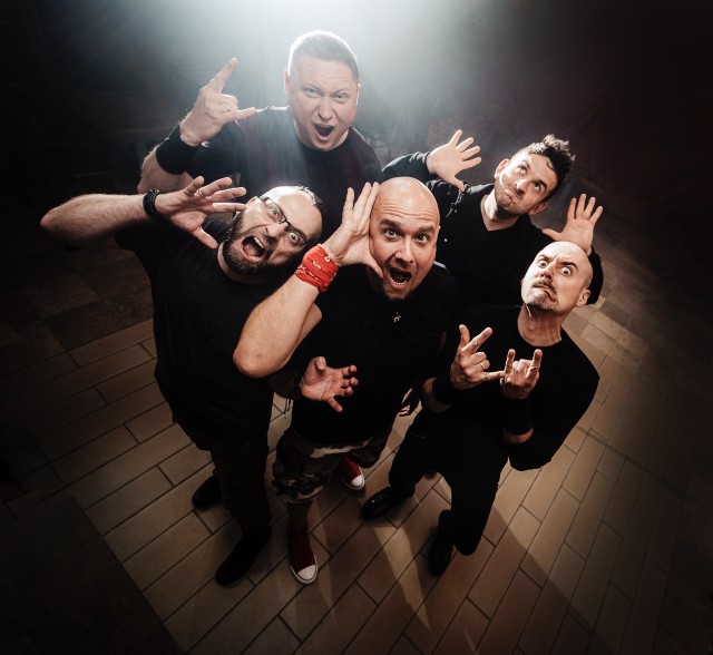 Zespół Łydka Grubasa został założony w 2002 roku w Olsztynie, muzycy wydali pięć płyt studyjnych