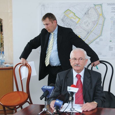Prezes Szymczukiewicz zajął stołek po Jerzym Pszczole i Krzysztofie Putrze. Teraz o działalności obu zamierza powiadomić prokuraturę.