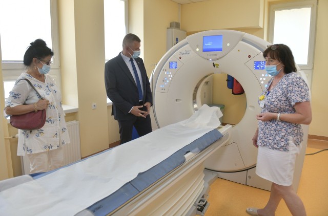 W Zakładzie Diagnostyki Obrazowej radomskiego Szpitala Specjalistycznego jest nowoczesny tomograf komputerowy. To urządzenie, które pozwala na szybką i dokładną diagnostykę.
