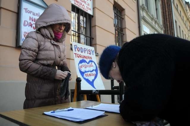 Podpisy przeciwko likwidacji Domu Harcerza w Toruniu zbierała Izabela Bielicka