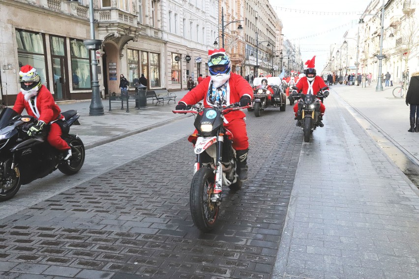 Parada Mikołajów na motorach w Łodzi. MotoMikołaje z prezentami dla dzieci z Domów Dziecka [ZDJĘCIA]