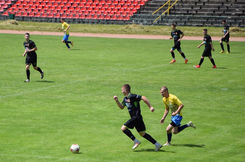 Mecz kontrolny Staru Starachowice ze Spartakusem Daleszyce zakończył się remisem 1:1 [CIEKAWE ZDJĘCIA]