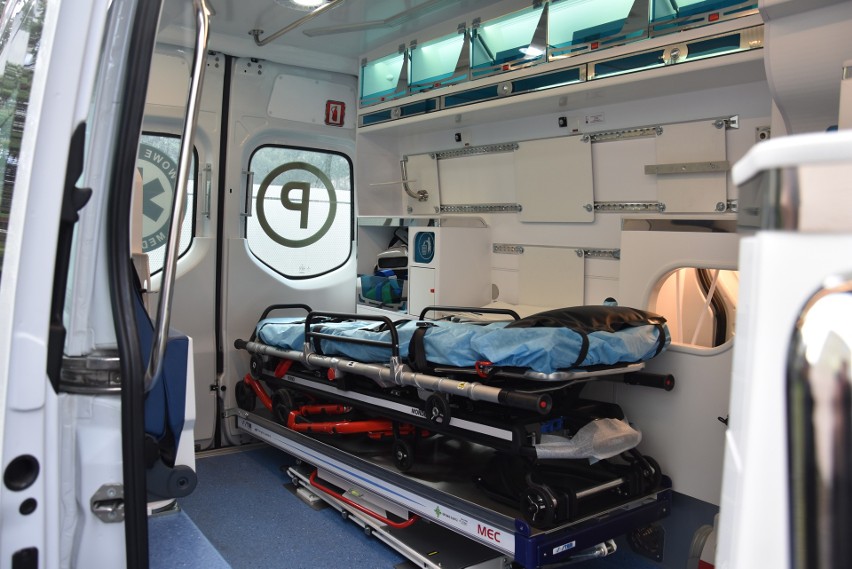 Libiąż. Ratownicy otrzymali nowy ambulans. Zastąpił wysłużoną karetkę [ZDJĘCIA] 