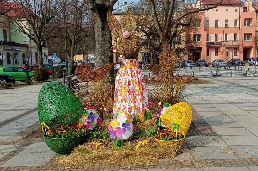 Kompozycja wielkanocna na Rynku w Krzeszowicach