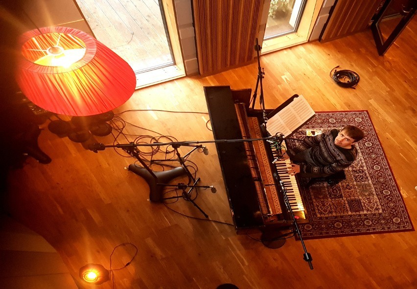 Sebastian Zawadzki podczas nagrywania płyty w Tall Pine...