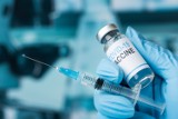 COVID-19 paraliżuje szpitale w Polsce. Zaktualizowana szczepionka będzie dopiero pod koniec listopada