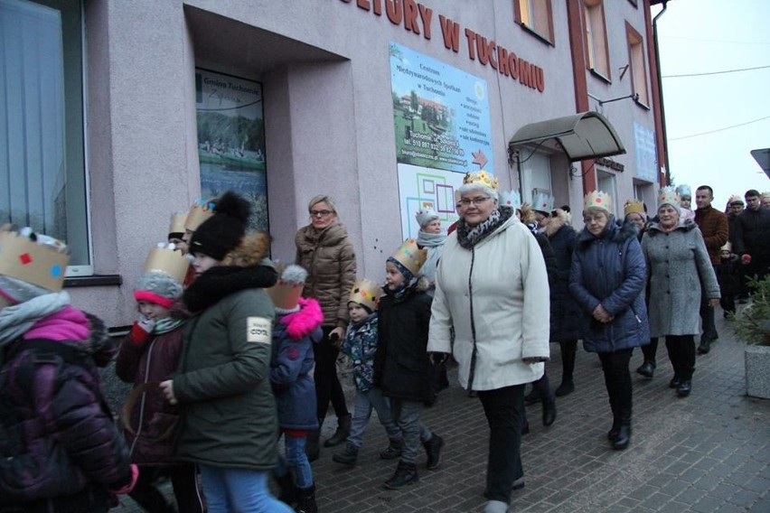 Przegląd zespołów kolędniczych w Tuchomiu.