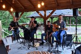 W Wapiennem  na karmnikowej scanie zameldowali się muzycy z zespołu Billy Goats. Akustyczne koncerty będą tam do końca września