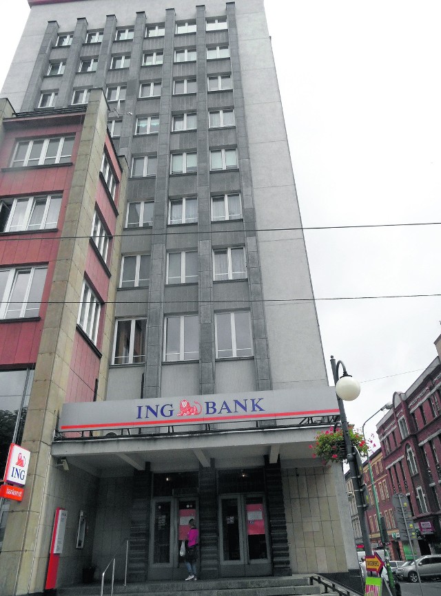 Chorzowski drapacz chmur przed wojną był jednym z trzech najwyższych budynków w Polsce. Od zawsze był tu bank