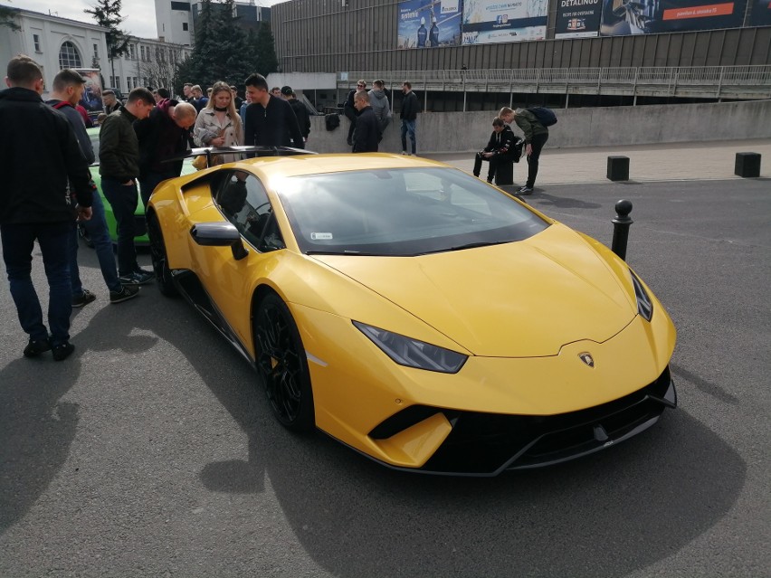 Lamborghini aventador to jeden z najchętniej...