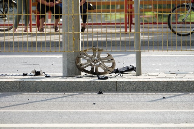 Na skrzyżowaniu ulic Malinowskiego i Stanisława Nowaka w Komornikach zderzyły się dwa samochody osobowe. Zdarzenie miało miejsce o godz. 15.30 w sobotę, 27 lipca. W wyniku wypadku jedna osoba jest poszkodowana.