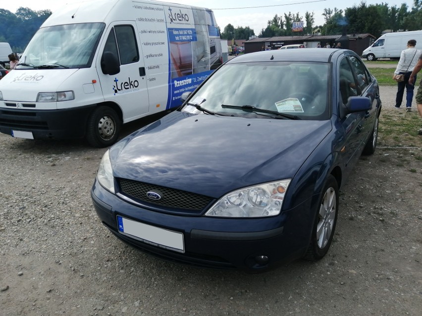 2. Ford Mondeo. Silnik 2,0 diesel, rok produkcji 2002, cena...