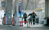 Poznań: Akcja straży pożarnej na stacji benzynowej na ul. Obornickiej. Dymi dystrybutor