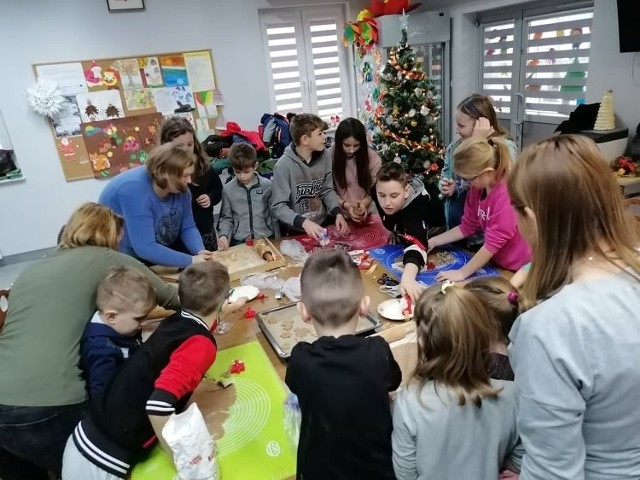 W Dębinach w gminie Przysucha dzieci same robiły pierniczki.