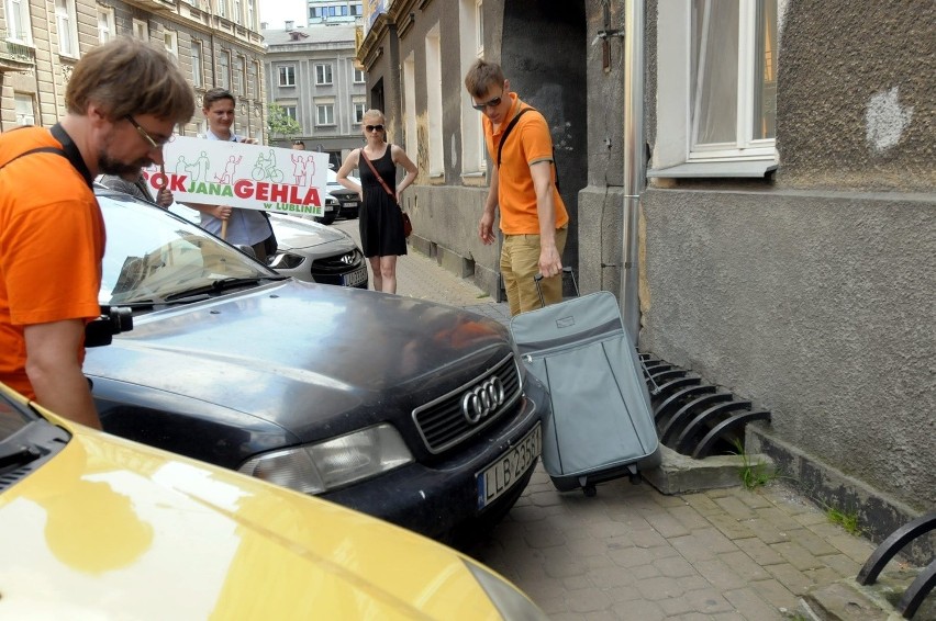 Ulica Hipoteczna we wtorek przed południem. W tym miejscu...