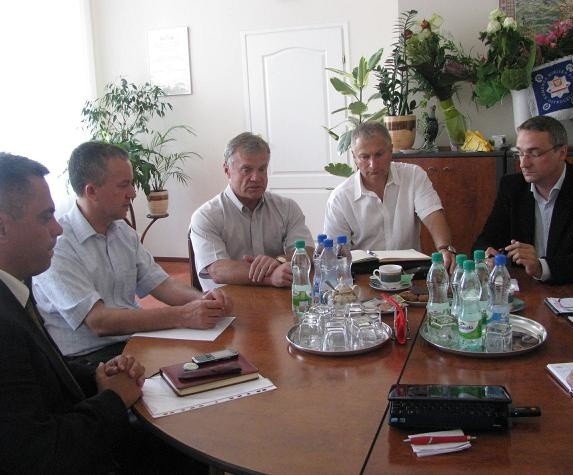 Przy okrągły stole rozmawiano o problemach Ostrołęckiego Stowarzyszenia Tenisowego.