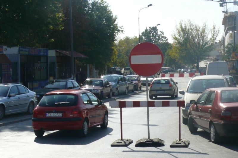 Około godziny 15 zamknięto ulice Polną , Radiową i Niską