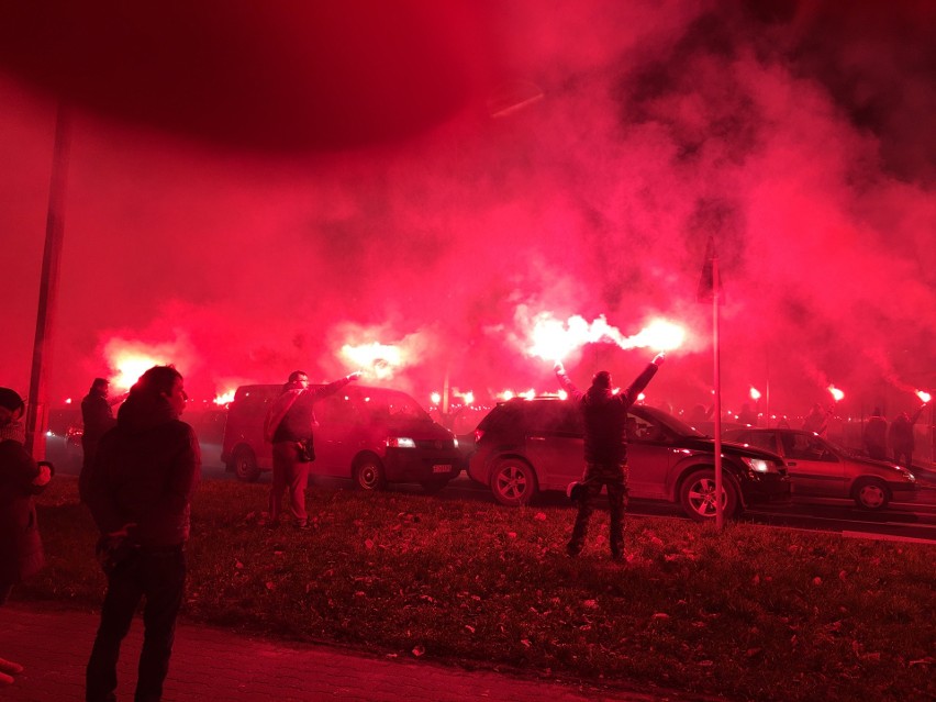 Wielkie racowisko kibiców Lecha Poznań z okazji 99. rocznicy...