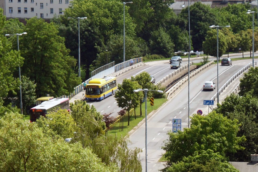 Remont wiaduktu nad torami kolejowymi powinien potrwać do...