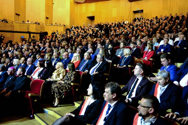 W spotkaniu w Filharmonii Podkarpackiej udział wzięło kilkaset polityków i sympatyków Prawa i Sprawiedliwości