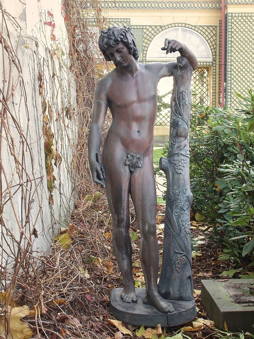 Rozpoczęła się konserwacja metalowej rzeźby Bachusa z Muzeum - Zamku w Łańcucie [ZDJĘCIA]