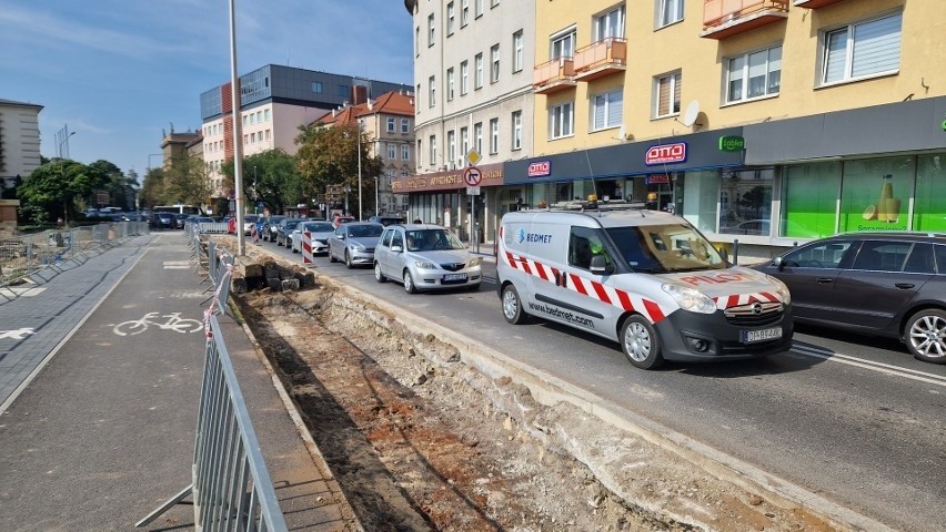 Budowa nowego pasa na ul. 1 Maja w centrum Opola.