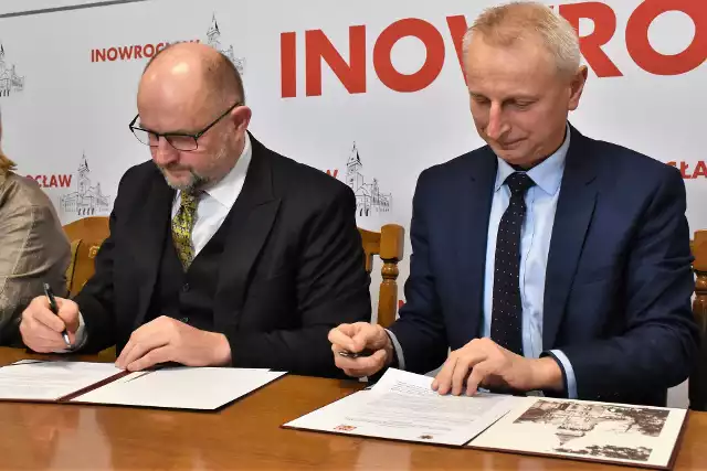 Marszałek Piotr Całbecki i prezydent Ryszard Brejza podpisali list intencyjny w sprawie przebudowy inowrocławskiego odkrytego basenu. Prace finansowane będa ze środków Unii Europejskiej