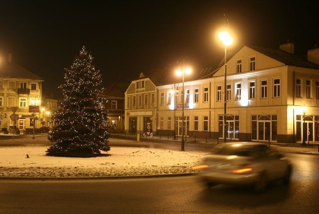 Wkrótce ta choinka przestanie być tak malownicza, bo zgasną na niej lampki.