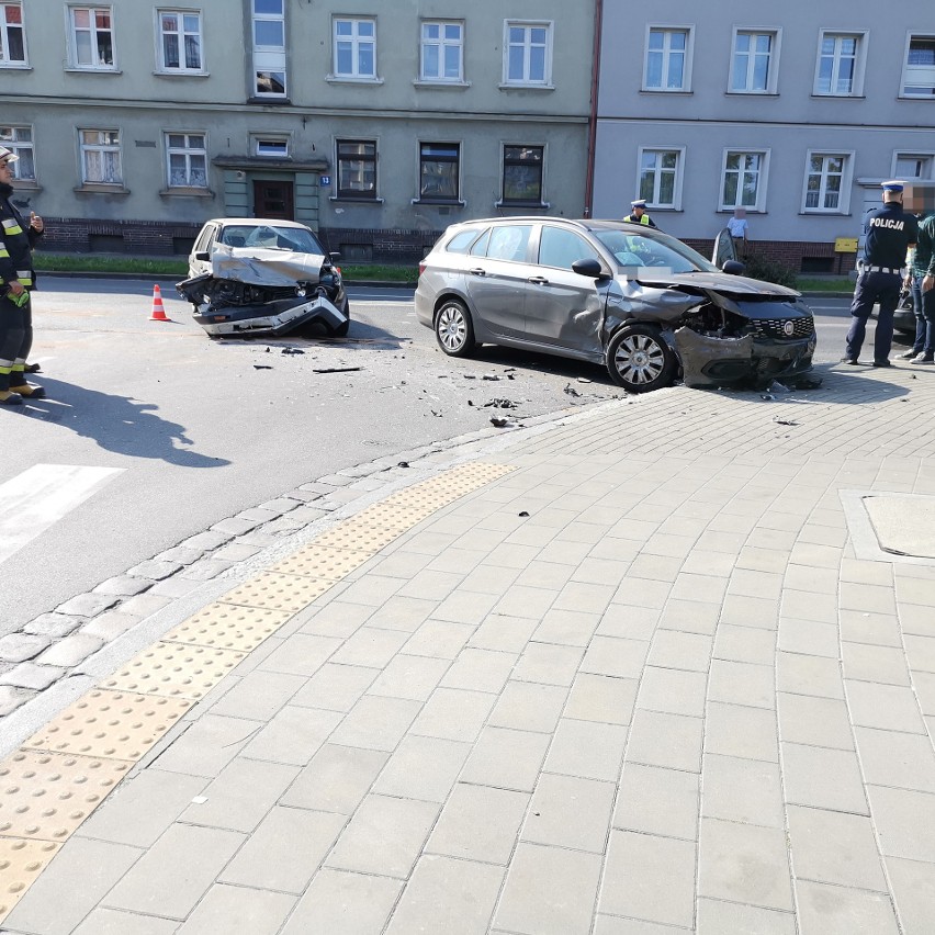 Kolizja w centrum Słupska. Skrzyżowanie ulic Paderewskiego z Ogrodową było zablokowane [ZDJĘCIA]