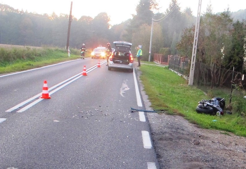 Wypadek na ul. Łęckiej w Jawiszowicach – poważnie ranny motocyklista