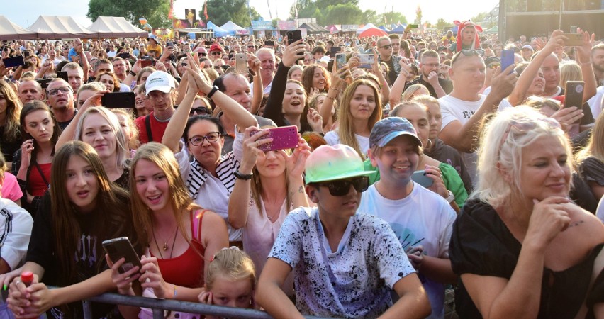 Stachursky i Cleo na Dniach Tarnobrzega przyciągnęli pod scenę tłumy. Zobacz zdjęcia z koncertów gwiazd nad jeziorem w sobotę 22 lipca 