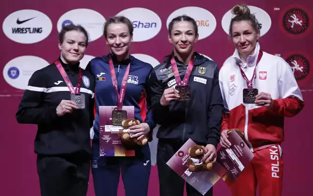 Od lewej: Mariana Dragutan z Mołdawii, Andreea Beatrice z Rumunii, Anastasia Blayvas z Niemiec i Roksana Zasina z Polski na podium mistrzostw Europy