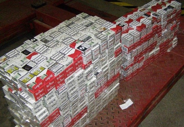 Ukrainiec próbował przemycić ponad 2 116 paczek papierosów.