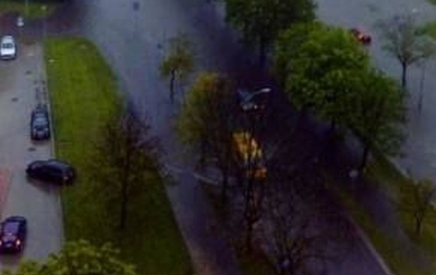 Karetka utknęła na zalanej ulicy Branickiego w Białymstoku