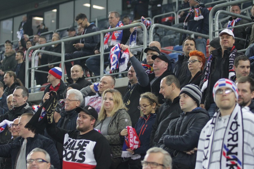 Górnik Zabrze - Śląsk Wrocław. Kibice odśpiewali hymn ZDJĘCIA KIBICÓW