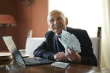  Emerytów życie na kredyt. Seniorzy w Polsce mają długi na poziomie 6 miliardów złotych! "Dług to plama na honorze"