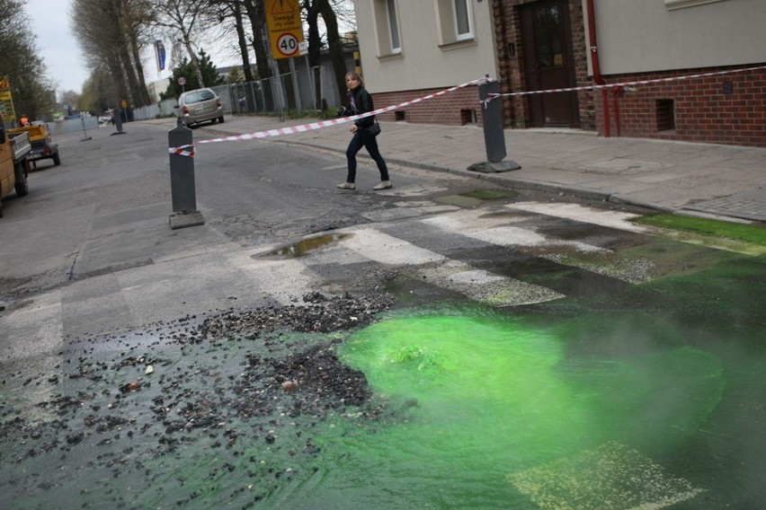 Zielona woda na ul. Paderewskiego w Słupsku