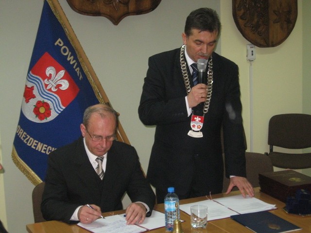 W piątek odbyła się uroczysta sesja Rady Powiatu. Od lewej starosta Edward Tyranowicz i Wiesław Rosiński, przewodniczący rady.