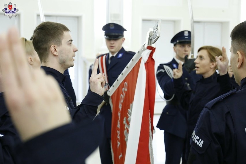17 nowych funkcjonariuszy wstąpiło w szeregi lubelskiej policji. Zdjęcia