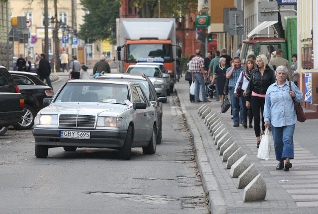Ruch na ul. Starzyńskiego jest spory, więc od poniedziałku kierowcy utkną tam w korkach. 