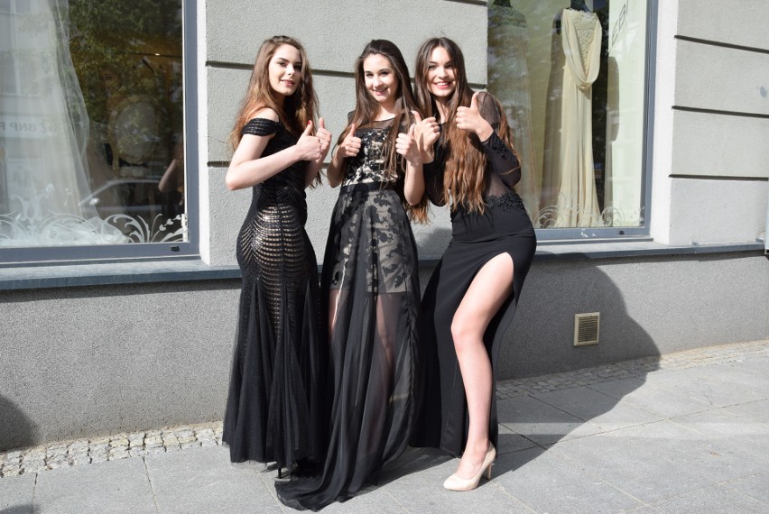 Miss Podlasia 2018: Kandydatki w sukniach ślubnych w salonie...