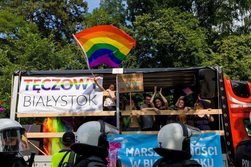 Białystok. Czterech mężczyzn odpowie przed sądem za pobicie w czasie marszu równości. Grozi im kara 3 lat więzienia