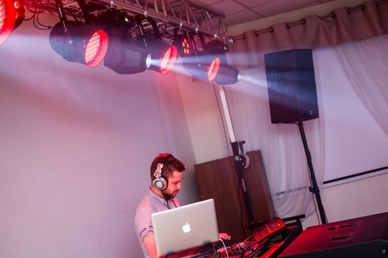 DJ Admin lubi, gdy wszyscy świetnie się bawią