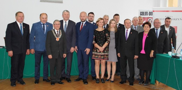 Podczas ostatniej w tej kadencji sesji Rady Gminy Golub-Dobrzyń, wójt Marek Ryłowicz (trzeci od lewej) omówił najważniejsze dokonania i inwestycje