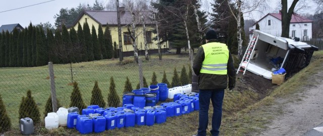 W Woli Boglewskiej, w porzuconym busie znaleziono substancję chemiczną, która mogła służyć do produkcji narkotyków.