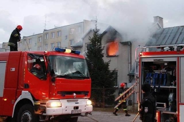 Z ogniem walczyły cztery jednostki straży pożarnej z JRG i OSP z Grajewa.